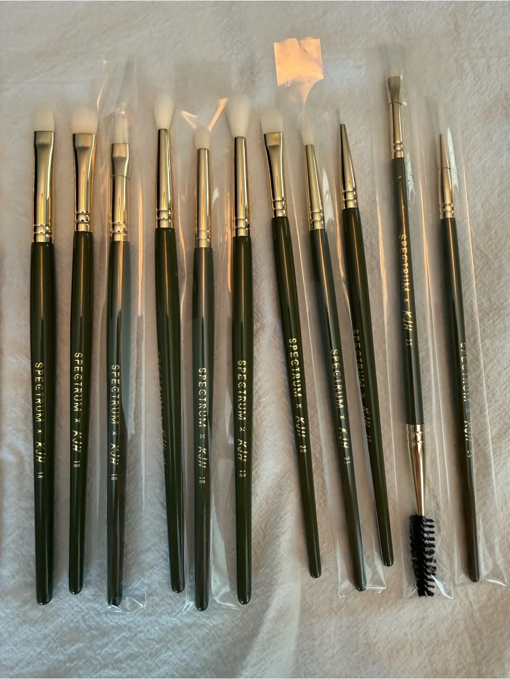 Spectrum x KJH 25 Piece Brush Set (24 brushes + microfiber cloth)